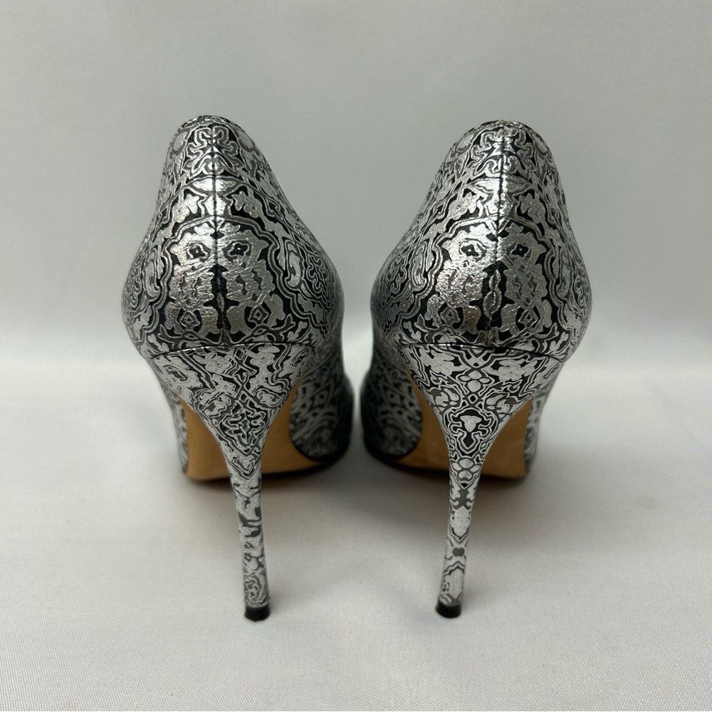 Manolo Blahnik Silver Metallic Patterned Pointed-… - image 5